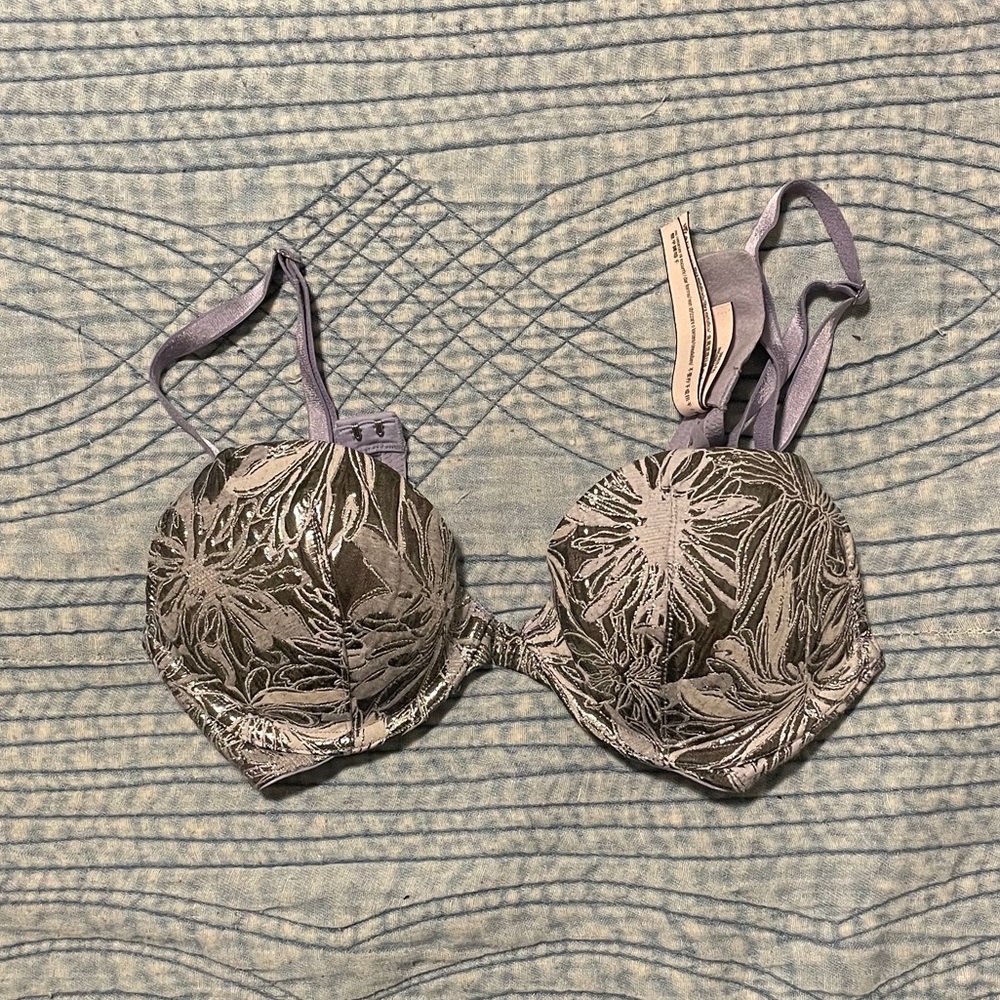 🎉 3 for $45 Victoria Secret Shimmer Bra :: 32B